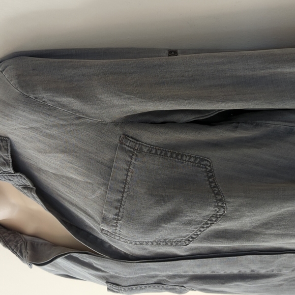 Anthropologie Cloth & Stone Split-Back Gray Chambray Buttondown - Picture 10 of 16